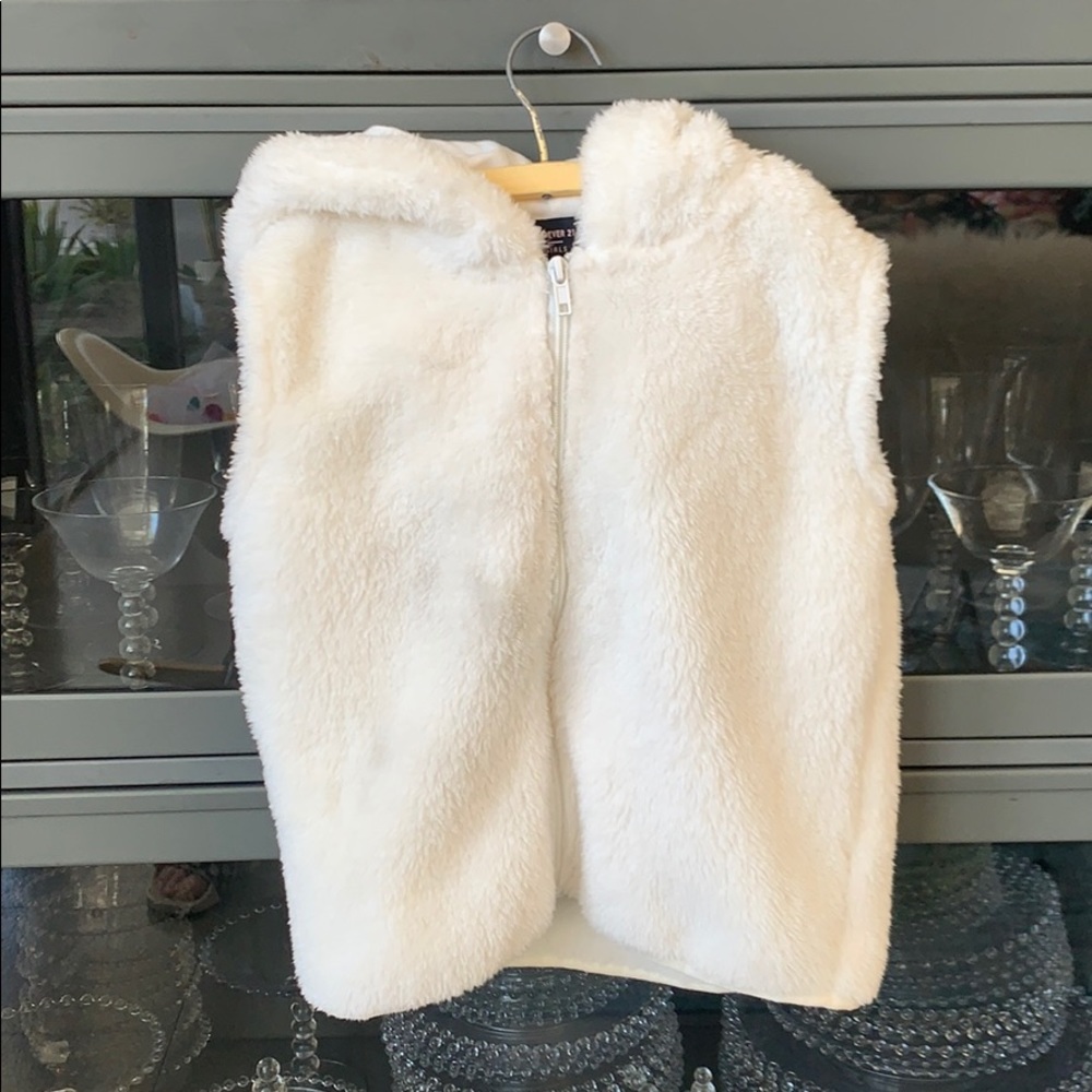 Forever 21 Girls white fleece vest
